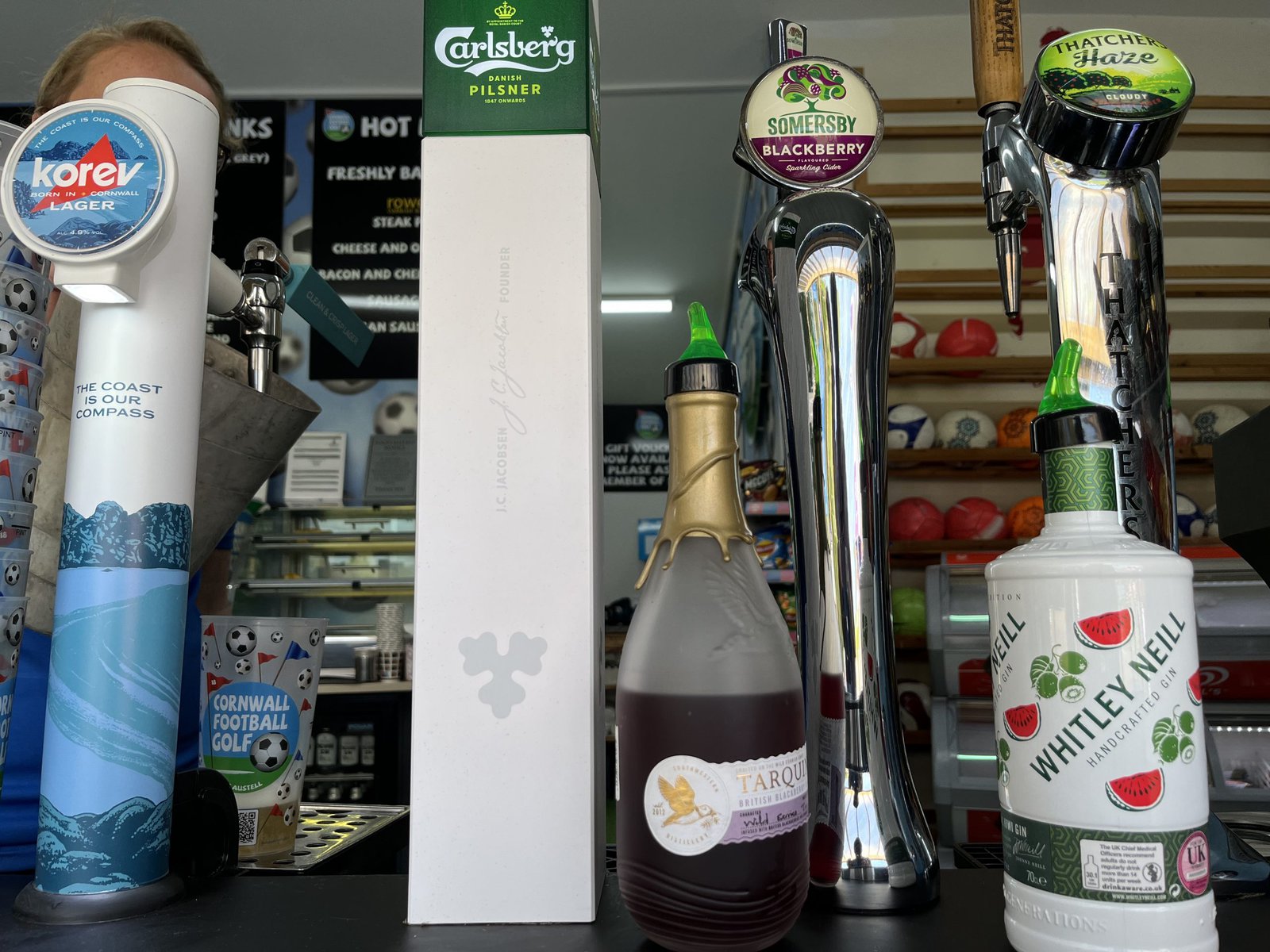 the 19th Hole - Cornish Corev, Carlsberg Somersby and Thatchers Cider, Gin, Prosecco & Wine